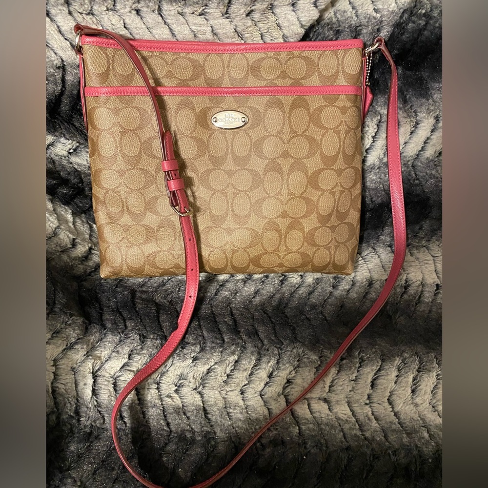 Coach Crossbody   Very Nice